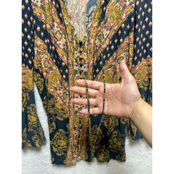 Free People Magic Mystery Tunic Size XS Boho Flared Sleeve V Neck Flowy Pattern - Picture 8 of 11